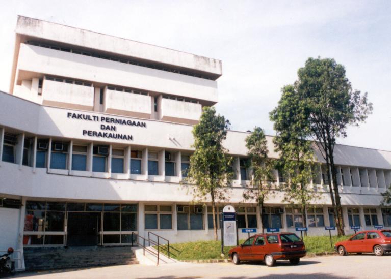  Faculty of Business and Accountancy
